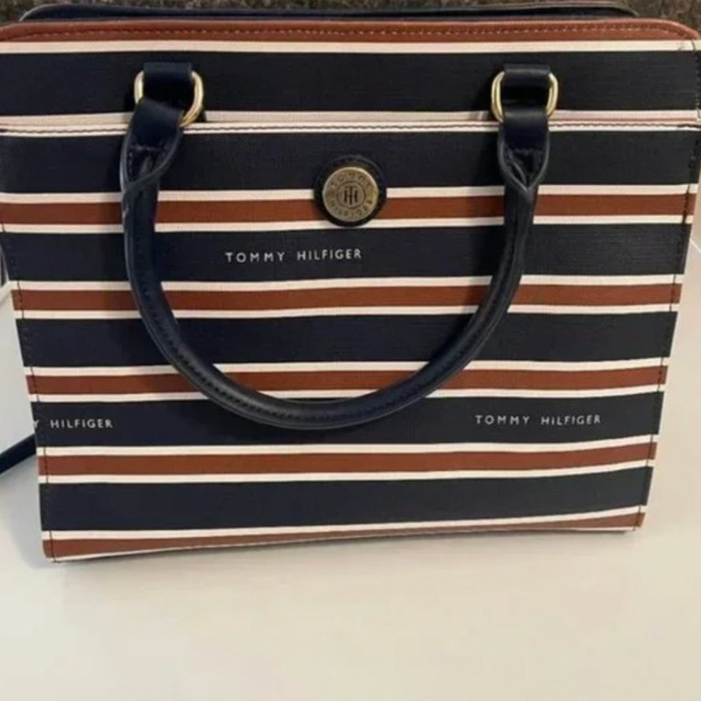 Tommy Hilfiger striped purse